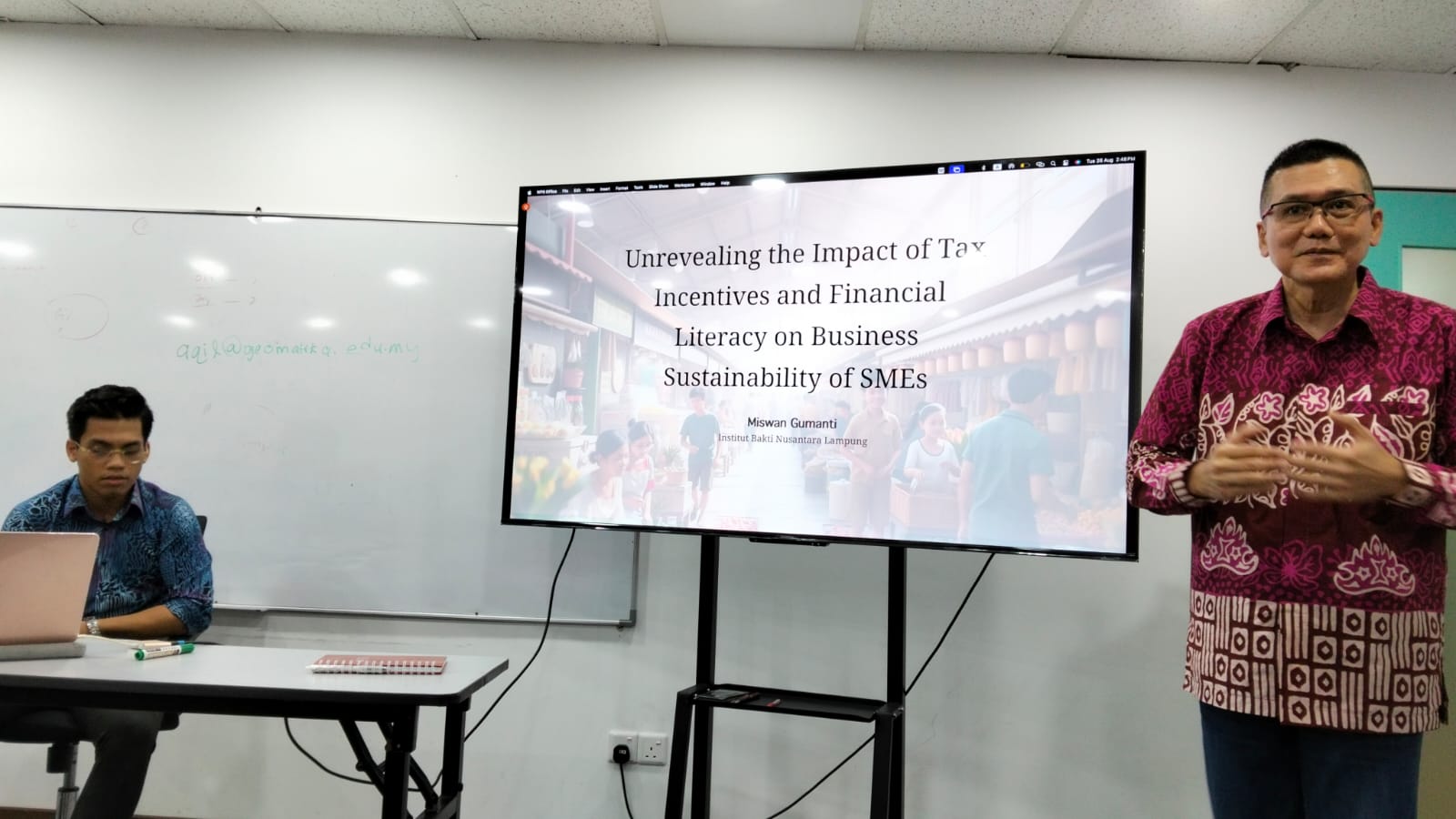 Dosen FTIKOM dan FEB IBN Jadi Presenter pada The 5th International Conference di Malaysia