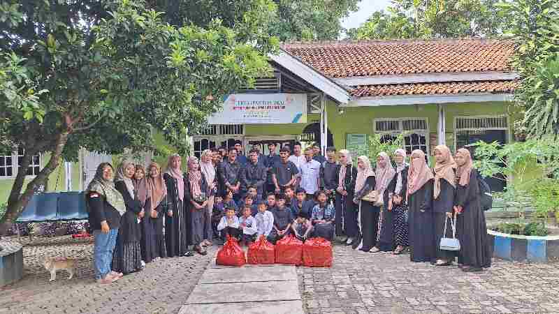 Racana dan ICT Institut Bakti Nusantara Berbagi Takjil