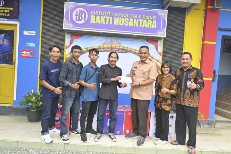 Rektor IBN Berikan Apresiasi Tim Robotic F – TIKOM