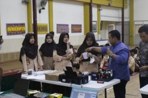 <strong>Dosen IBN Berikan Pelatihan Sablon Digital Di SMA IT Ar Raihan Bandar Lampung</strong>